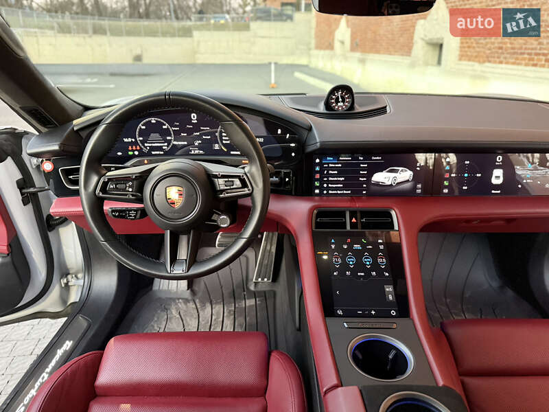 Седан Porsche Taycan 2022 в Львове