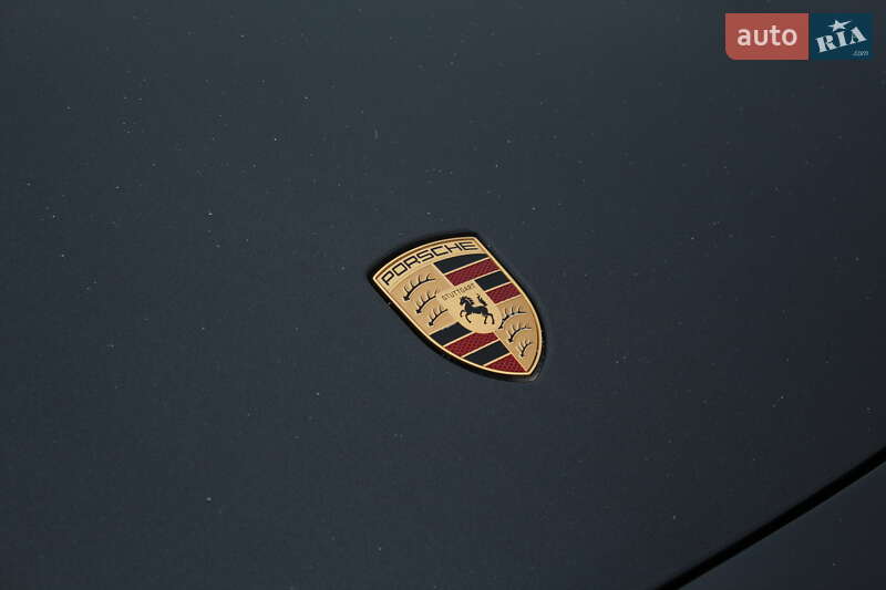 Седан Porsche Taycan 2024 в Киеве