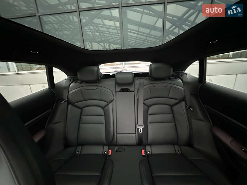 Седан Porsche Taycan 2024 в Киеве