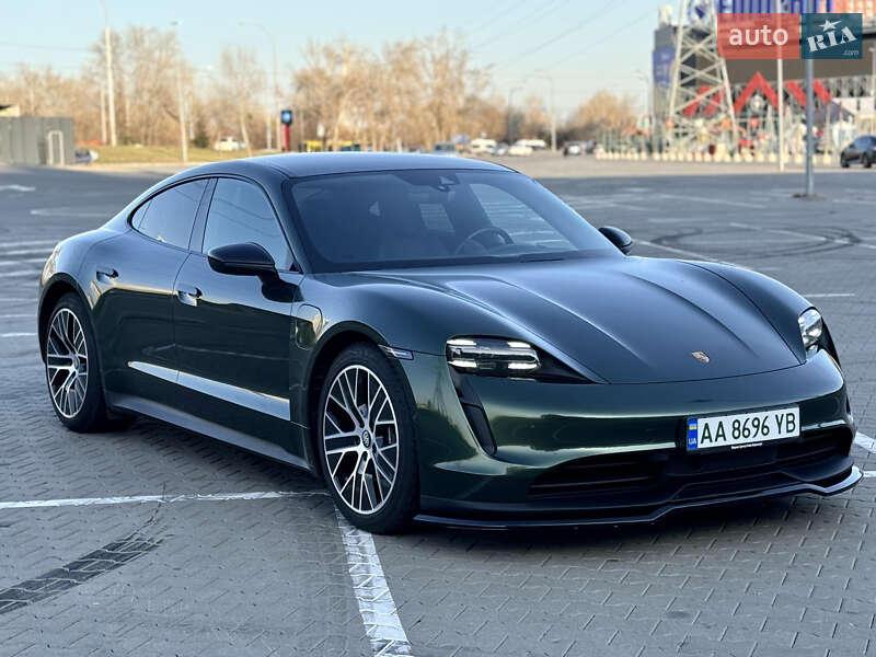Седан Porsche Taycan 2021 в 
