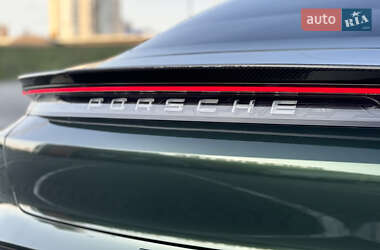 Седан Porsche Taycan 2021 в 