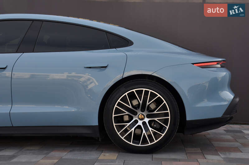 Седан Porsche Taycan 2022 в Киеве