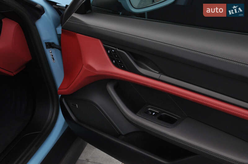 Седан Porsche Taycan 2022 в Киеве