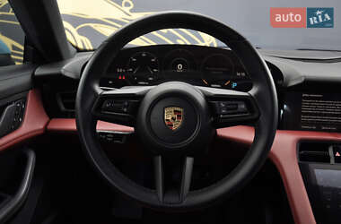 Седан Porsche Taycan 2022 в 