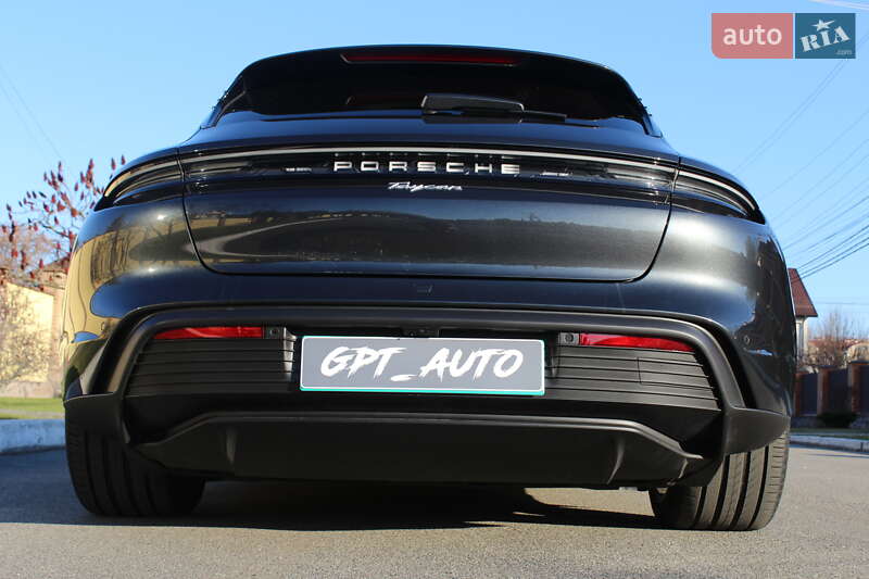 Седан Porsche Taycan 2024 в Киеве