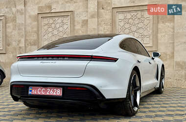 Седан Porsche Taycan 2020 в 