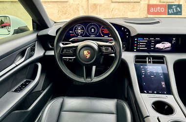 Седан Porsche Taycan 2020 в 