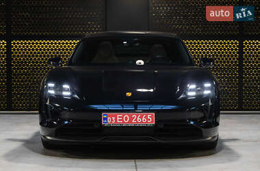 Седан Porsche Taycan 2021 в 