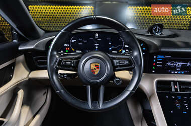 Седан Porsche Taycan 2021 в 