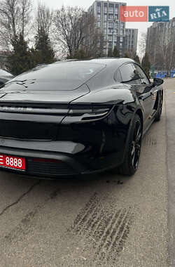 Седан Porsche Taycan 2021 в 