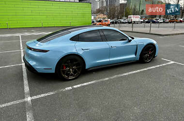 Седан Porsche Taycan 2020 в 