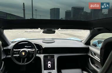 Седан Porsche Taycan 2020 в 