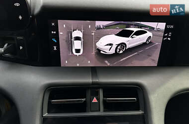 Седан Porsche Taycan 2020 в 