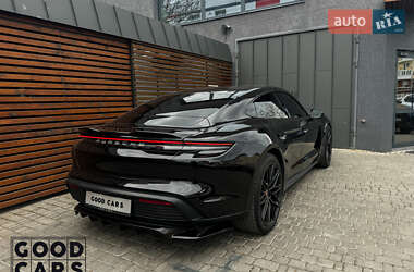 Седан Porsche Taycan 2022 в 
