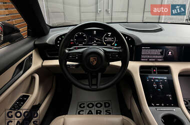 Седан Porsche Taycan 2022 в 