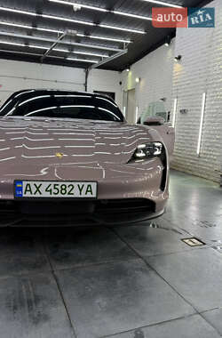 Седан Porsche Taycan 2021 в 