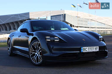 Седан Porsche Taycan 2020 в 