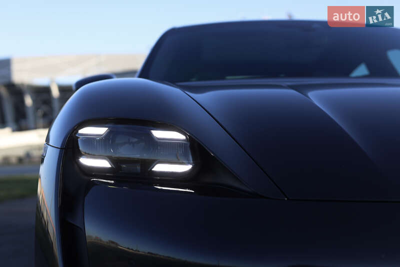 Седан Porsche Taycan 2020 в Львові