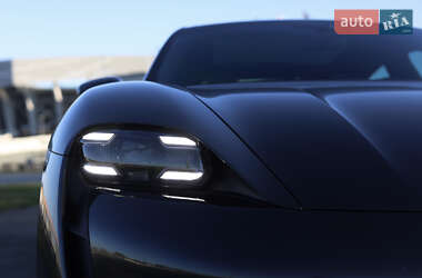 Седан Porsche Taycan 2020 в 