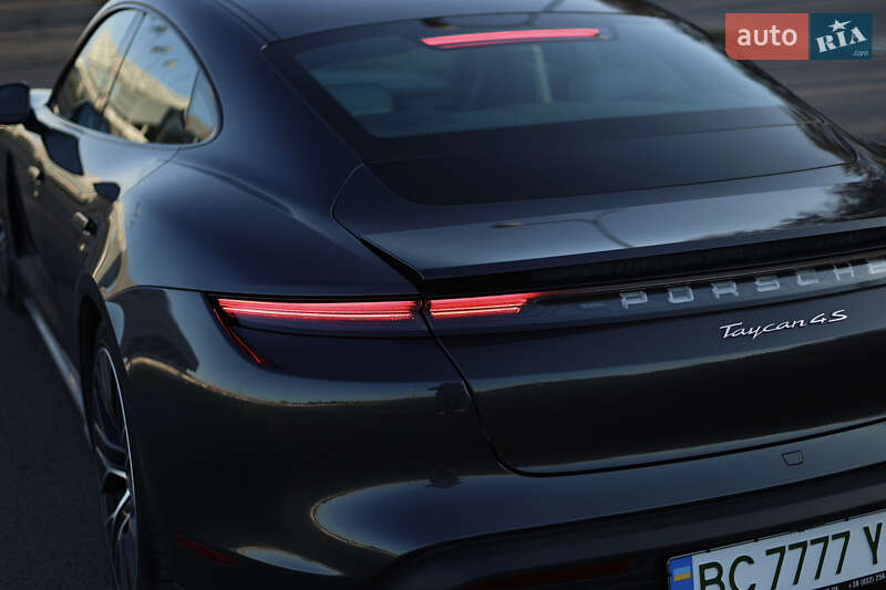 Седан Porsche Taycan 2020 в Львові
