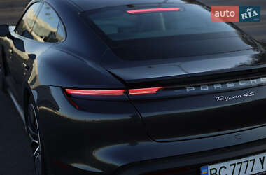 Седан Porsche Taycan 2020 в 