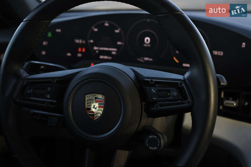 Седан Porsche Taycan 2020 в Львові