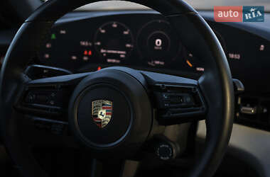 Седан Porsche Taycan 2020 в 