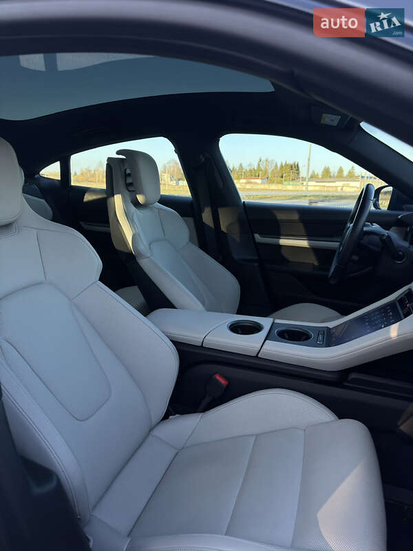 Седан Porsche Taycan 2020 в Львові