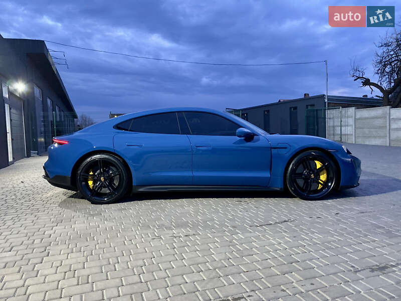 Седан Porsche Taycan 2022 в Киеве