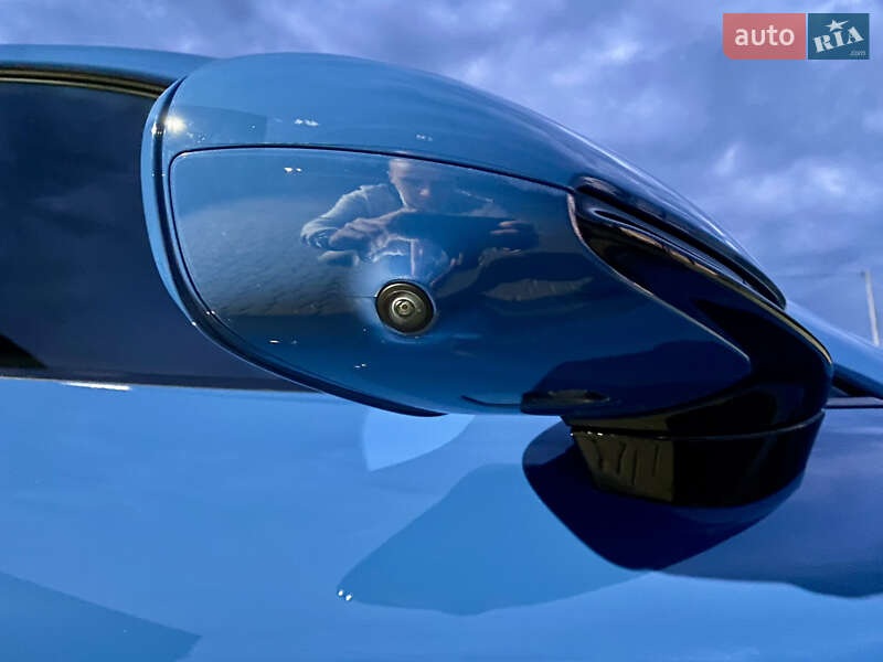 Седан Porsche Taycan 2022 в Киеве