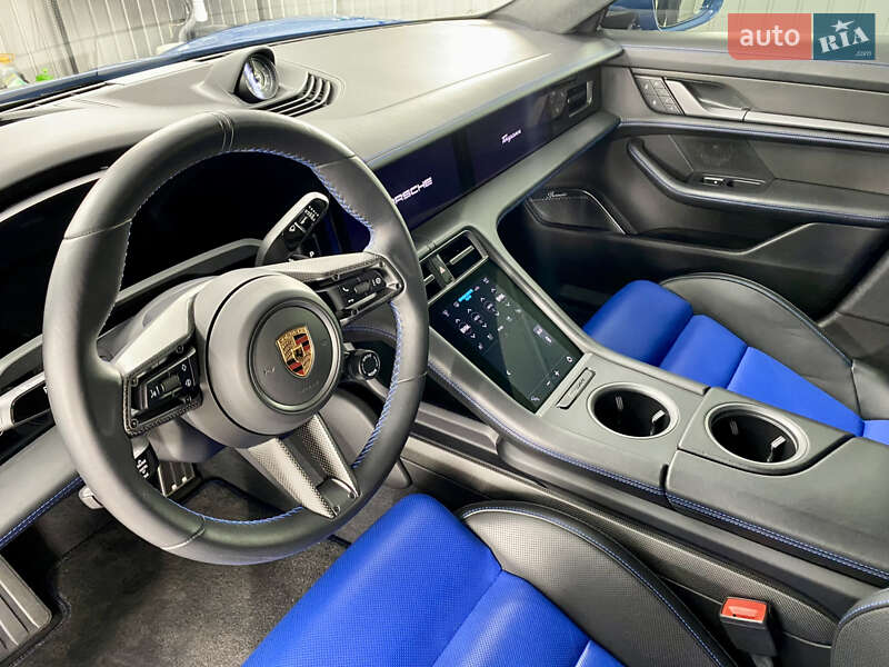 Седан Porsche Taycan 2022 в Киеве