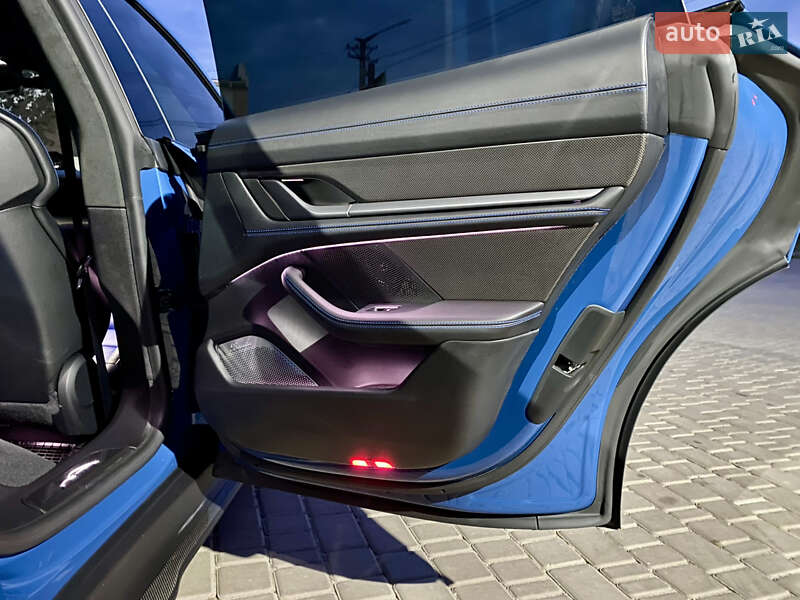 Седан Porsche Taycan 2022 в Киеве