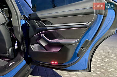 Седан Porsche Taycan 2022 в 