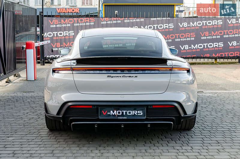 Седан Porsche Taycan 2021 в Києві