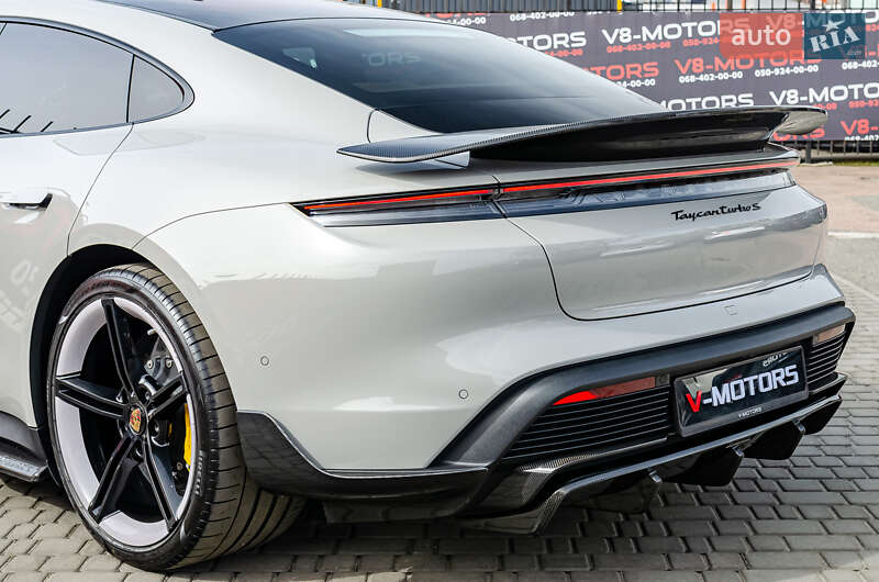 Седан Porsche Taycan 2021 в Києві