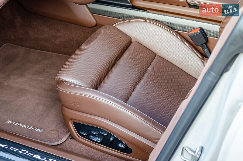 Седан Porsche Taycan 2021 в Києві