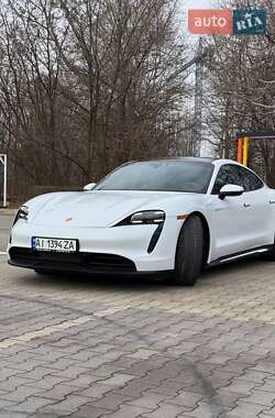 Седан Porsche Taycan 2021 в 
