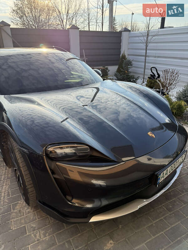 Седан Porsche Taycan 2021 в 