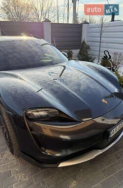 Седан Porsche Taycan 2021 в 