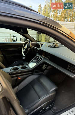 Седан Porsche Taycan 2021 в 
