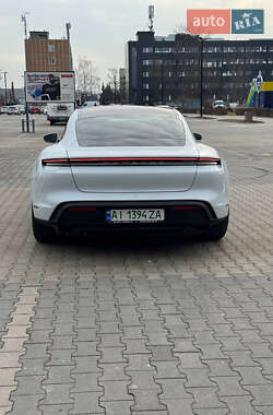 Седан Porsche Taycan 2021 в 