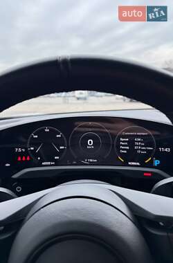 Седан Porsche Taycan 2021 в 