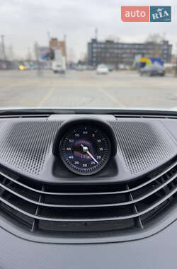 Седан Porsche Taycan 2021 в 