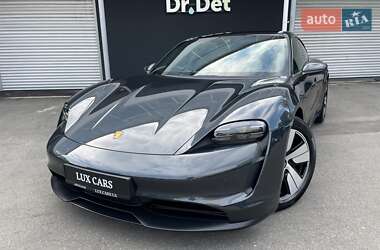Седан Porsche Taycan 2022 в 
