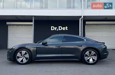 Седан Porsche Taycan 2022 в 