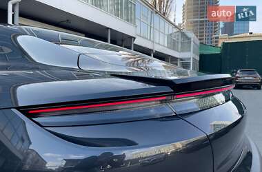Седан Porsche Taycan 2022 в 