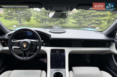 Седан Porsche Taycan 2021 в 