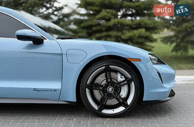 Седан Porsche Taycan 2021 в 