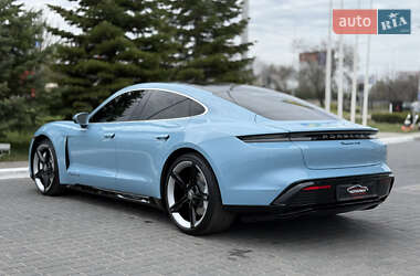 Седан Porsche Taycan 2021 в 
