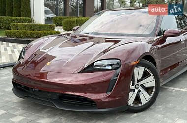 Седан Porsche Taycan 2023 в 